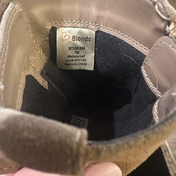 Blondo Waterproof Boots with Buckle Detail size 7 - Picture 7 of 7